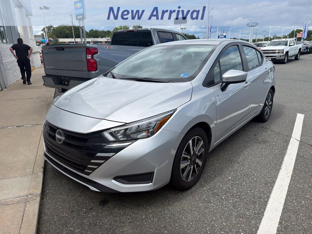 Used 2025 Nissan Versa SV FWD image 1