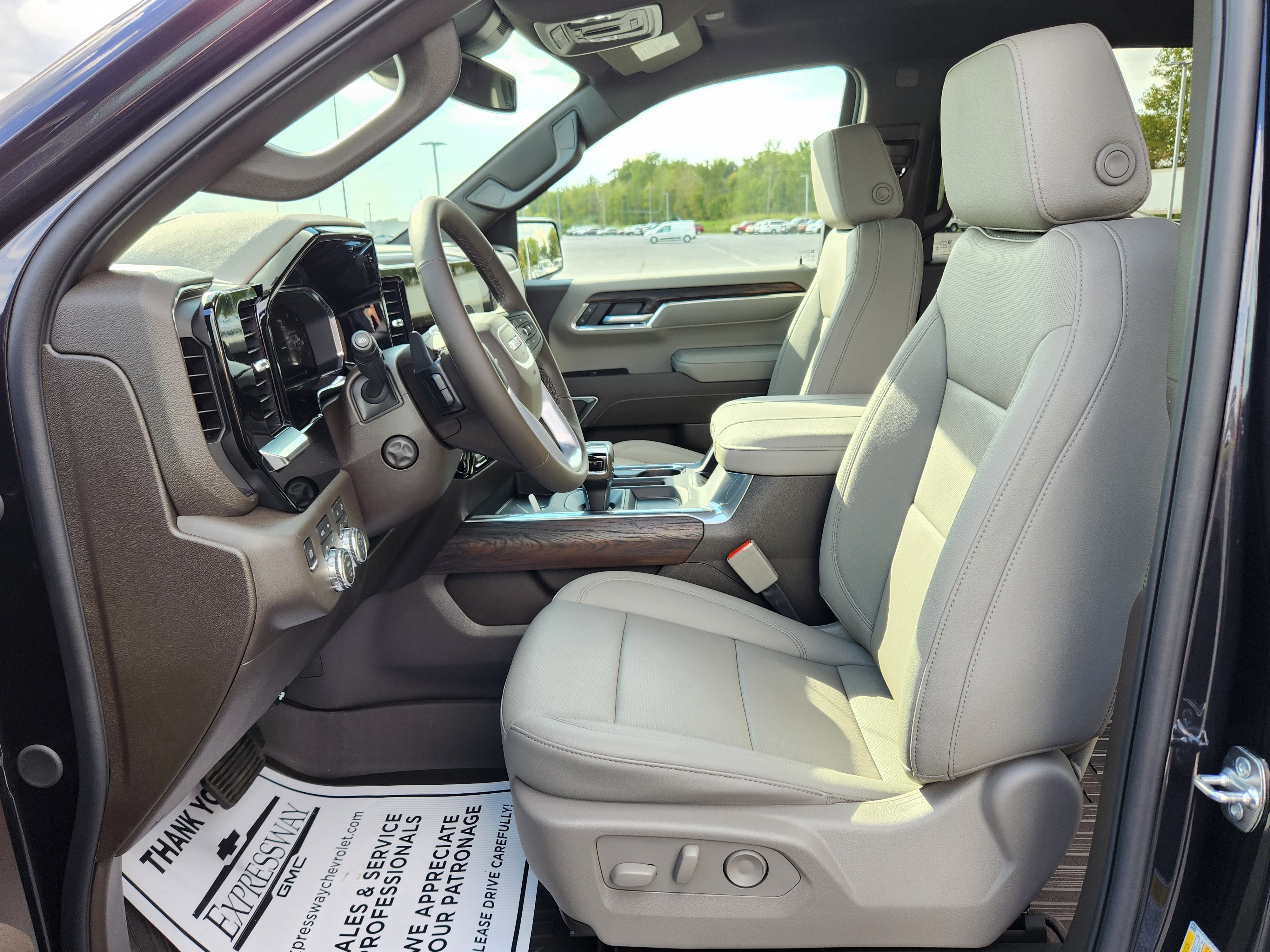 New 2026 GMC Sierra 1500 SLT w/ SLT Premium Package image 8