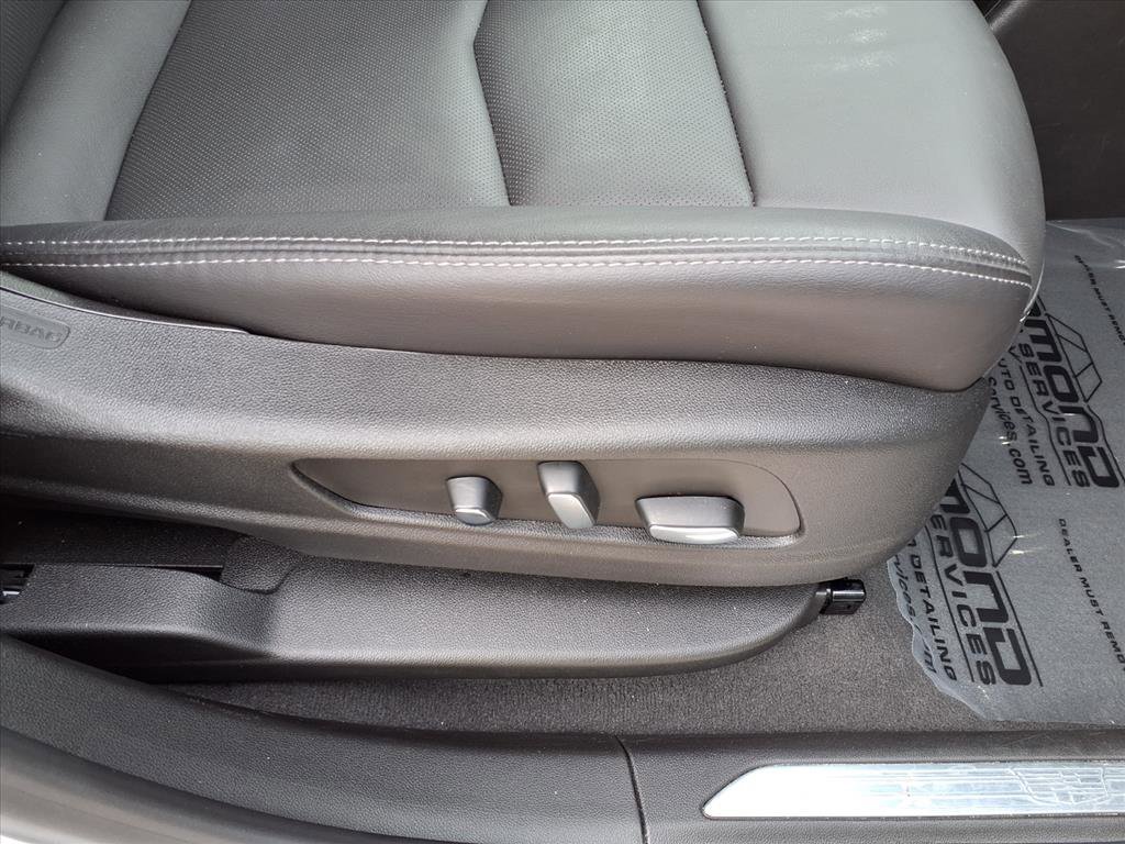 Certified 2025 Cadillac XT5 Premium Luxury image 10