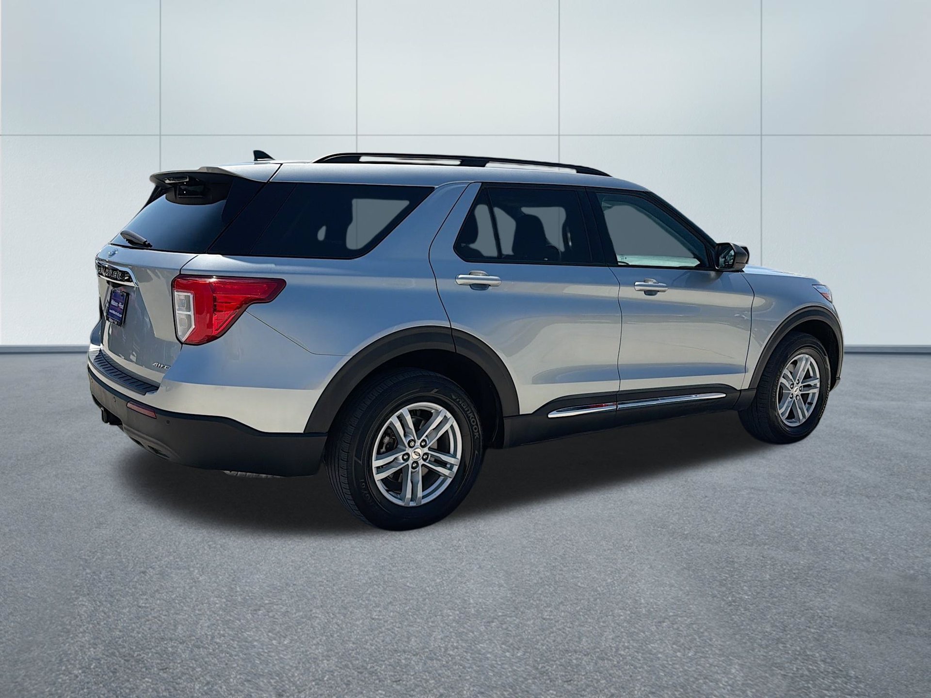 Used 2024 Ford Explorer XLT w/ Class IV Trailer Tow Package AWD/4WD image 5