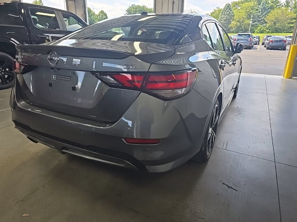 Used 2022 Nissan Sentra SR w/ SR Premium Package FWD image 4