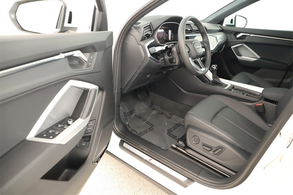 New 2025 Audi Q3 2.0T Premium image 14