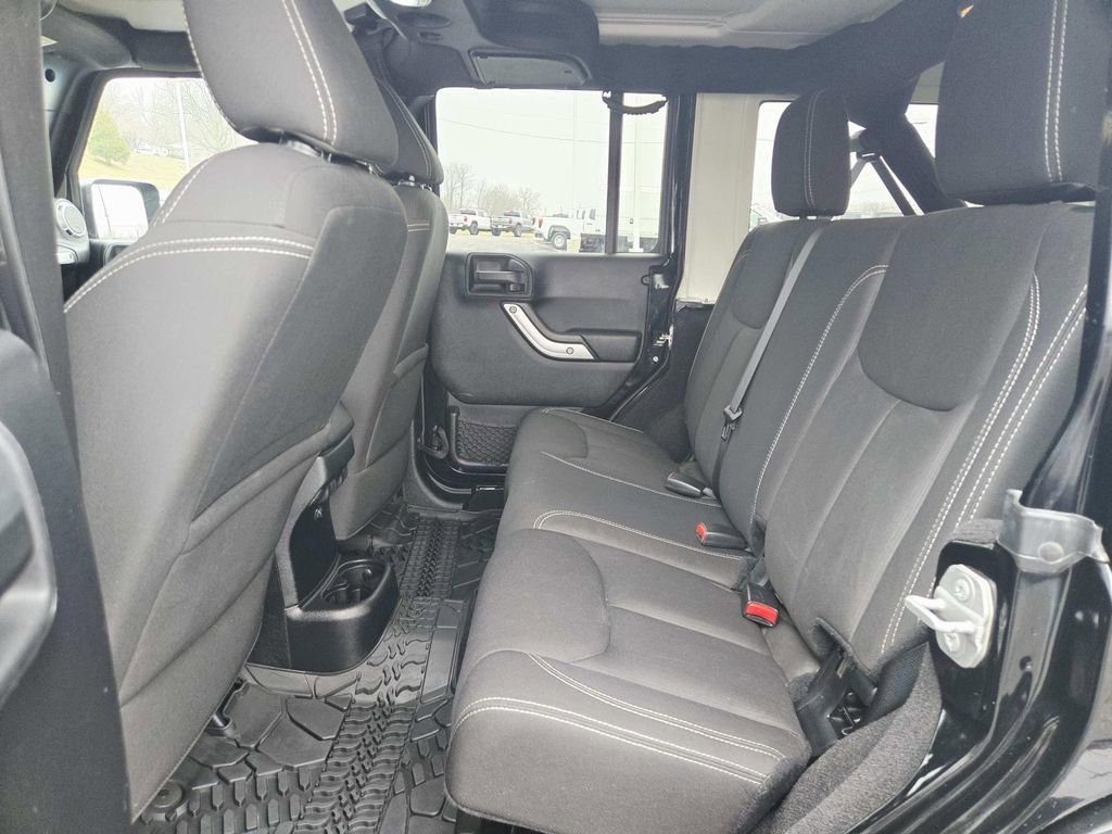 Used 2015 Jeep Wrangler Unlimited Sahara image 12