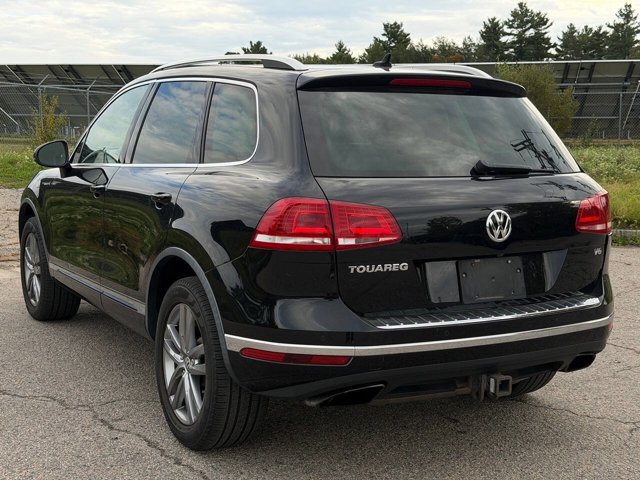 Used 2016 Volkswagen Touareg VR6 AWD/4WD image 3