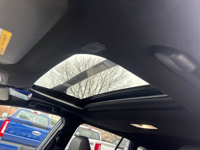 Used 2024 Toyota Corolla Cross XSE w/ Convenience Package image 11