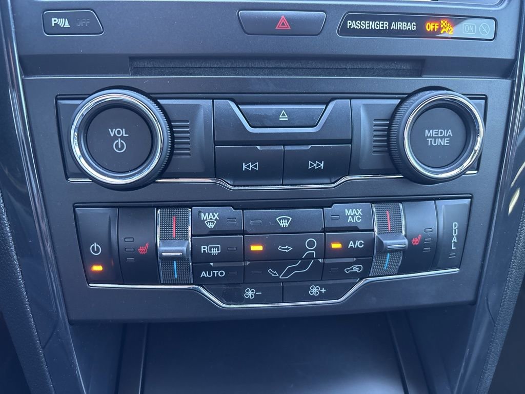 Used 2017 Ford Explorer XLT w/ Equipment Group 202A FWD image 31