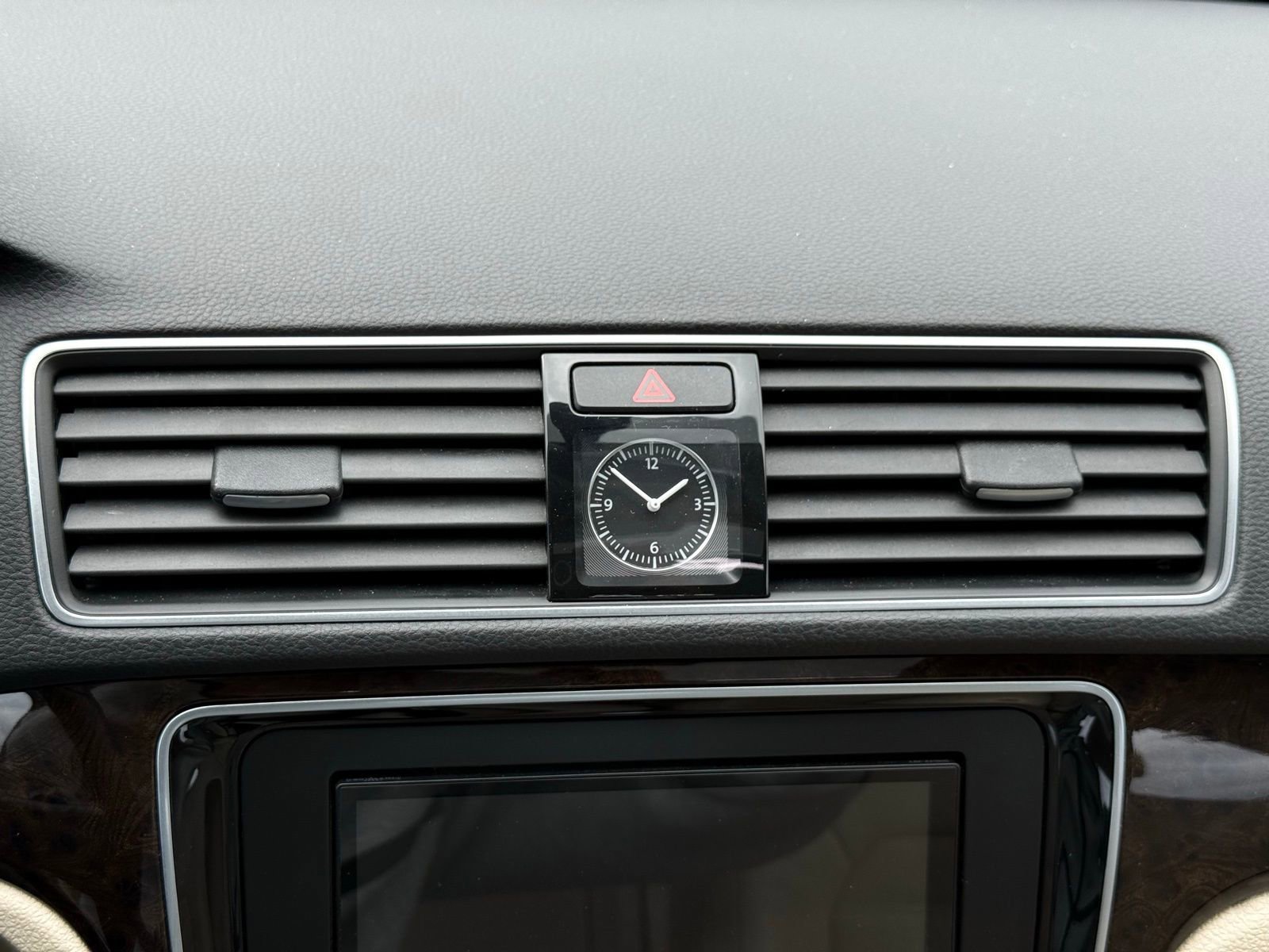 Used 2014 Volkswagen Passat 1.8T SEL Premium image 34