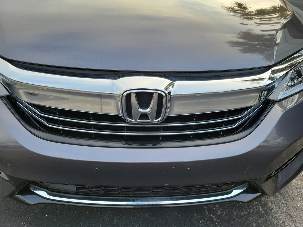 Used 2017 Honda Accord Touring image 7