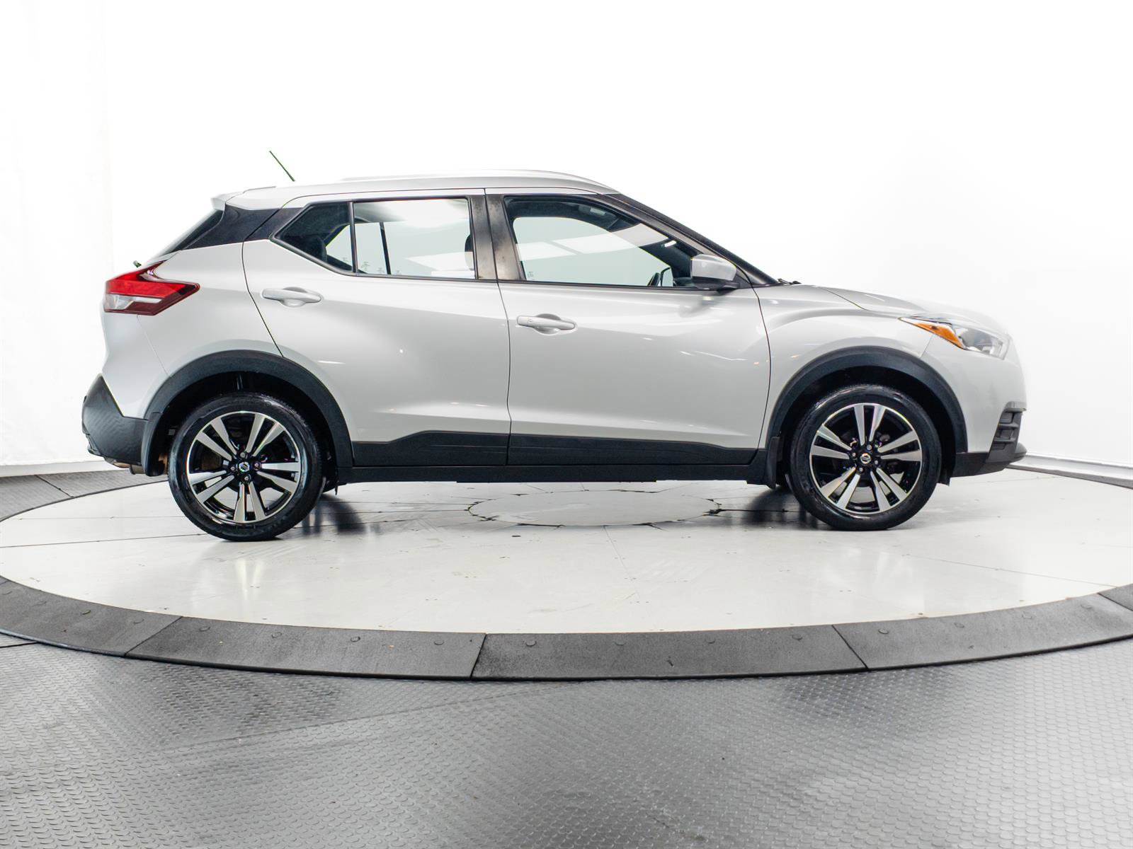 Used 2020 Nissan Kicks SV image 11