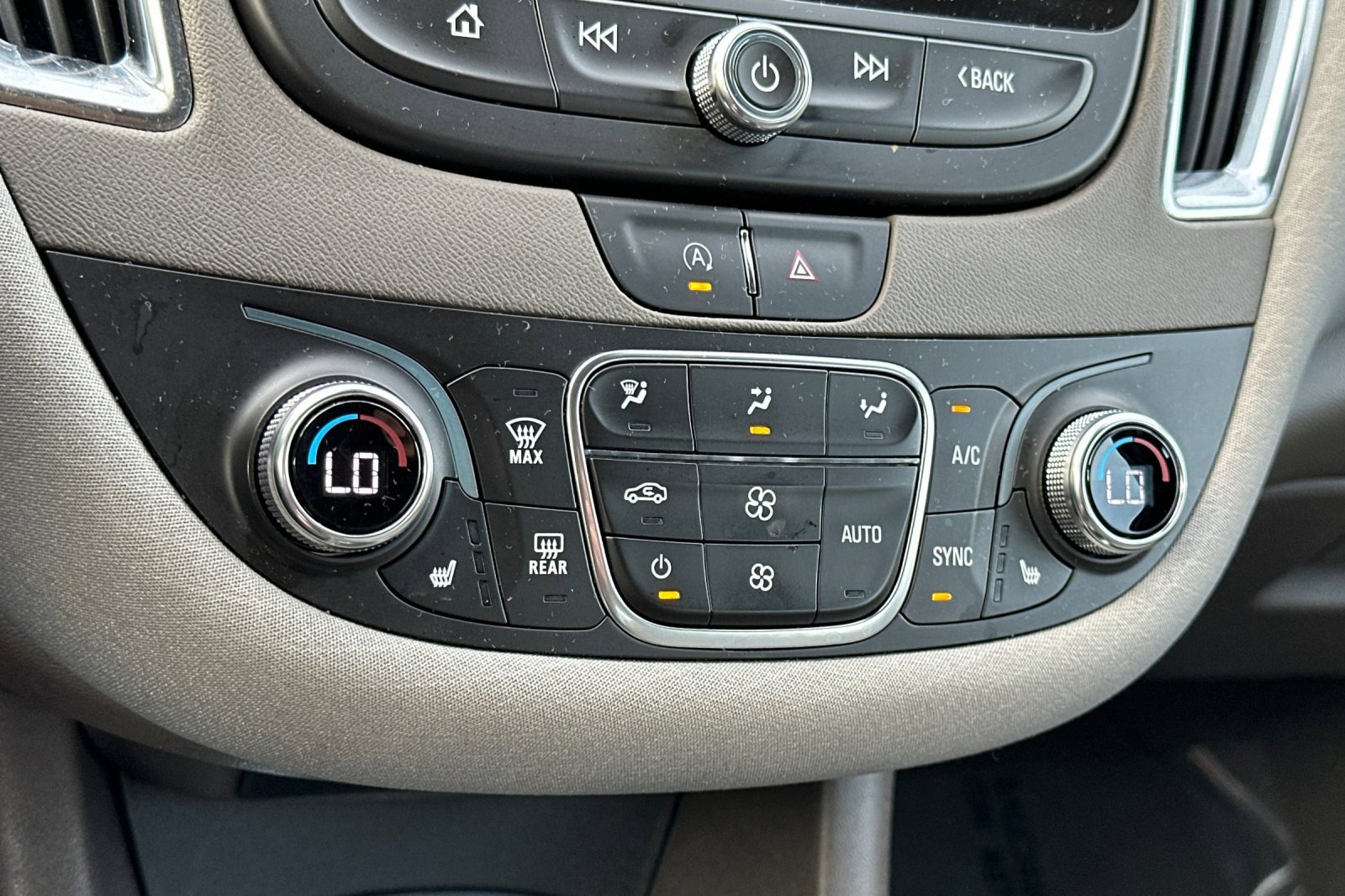 Used 2021 Chevrolet Malibu LT image 21