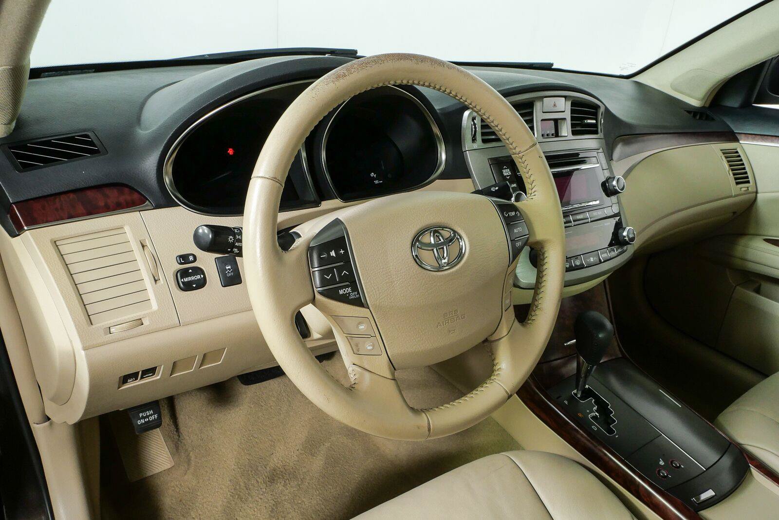 Used 2011 Toyota Avalon FWD image 4