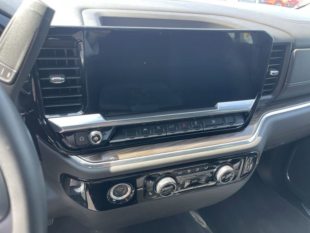 Used 2023 Chevrolet Silverado 1500 LT AWD/4WD image 7
