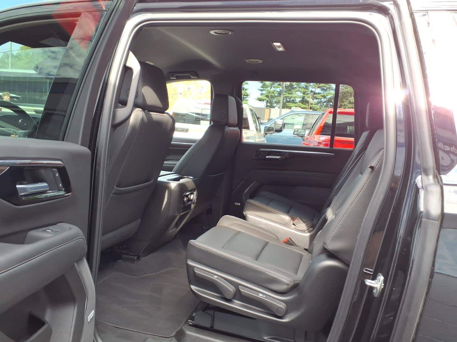 Used 2026 Chevrolet Suburban LT w/ Comfort Package AWD/4WD image 17