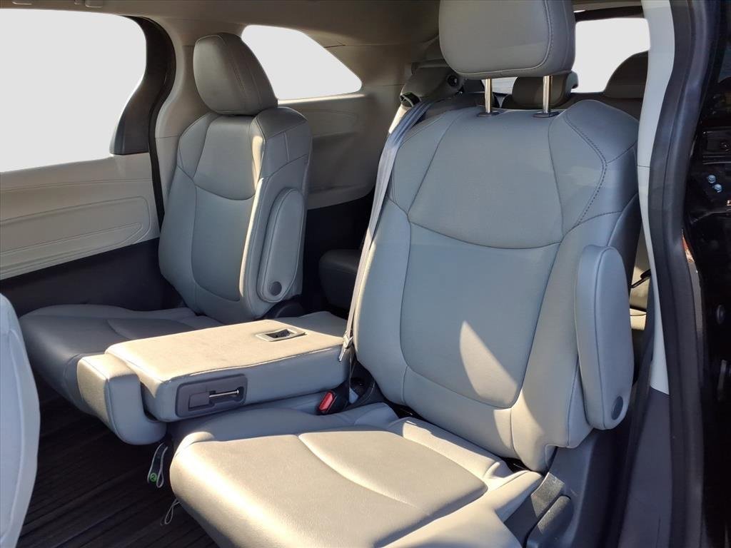 Used 2024 Toyota Sienna XLE image 39