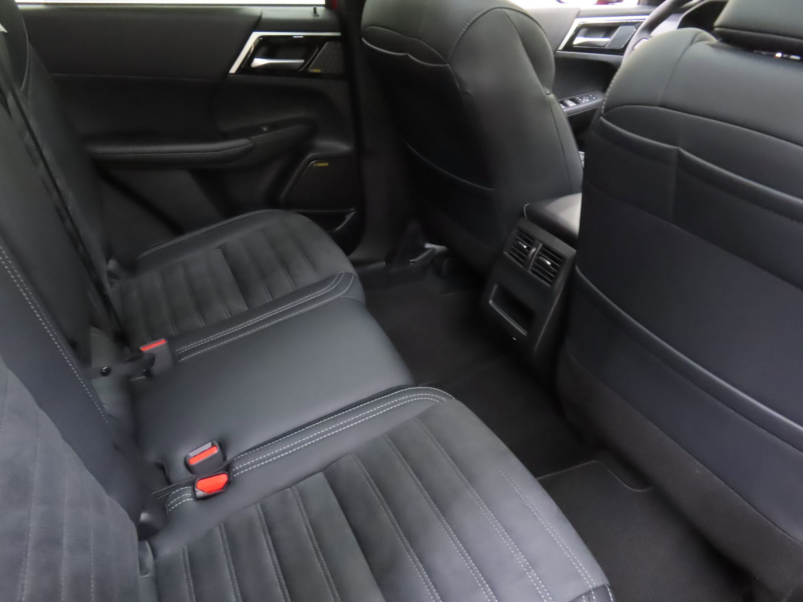 New 2025 Mitsubishi Outlander SE image 24