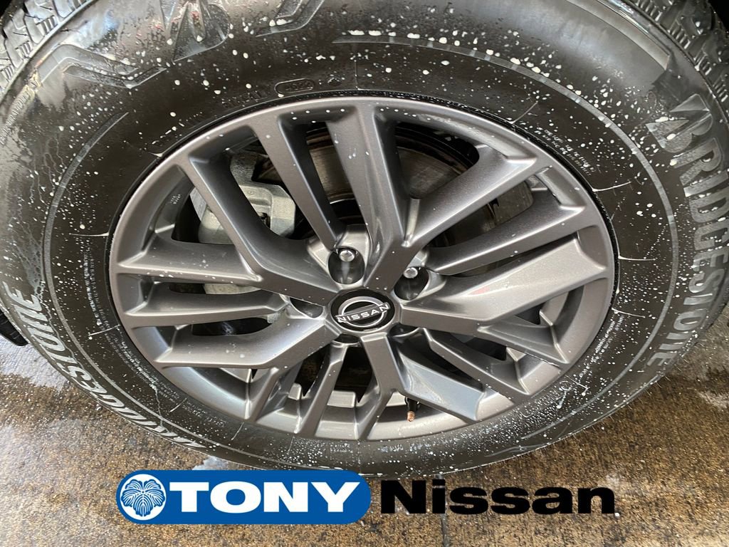 Used 2023 Nissan Rogue S image 27