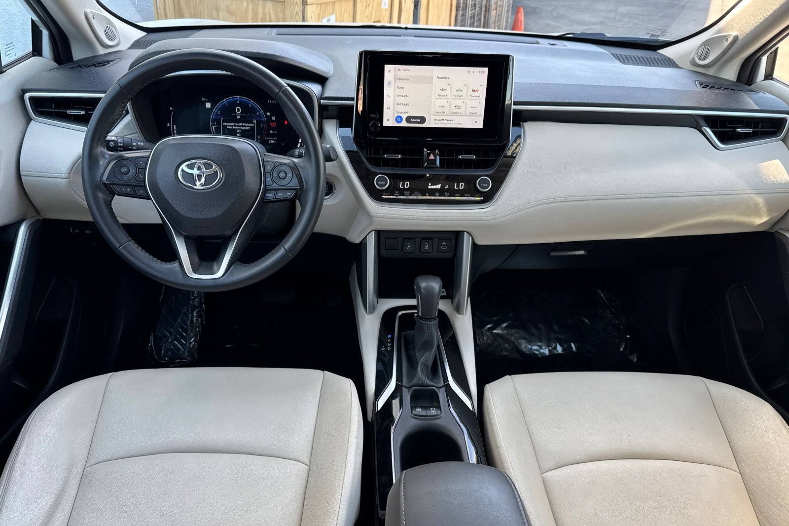 Certified 2023 Toyota Corolla Cross XLE w/ Convenience Package AWD/4WD image 18
