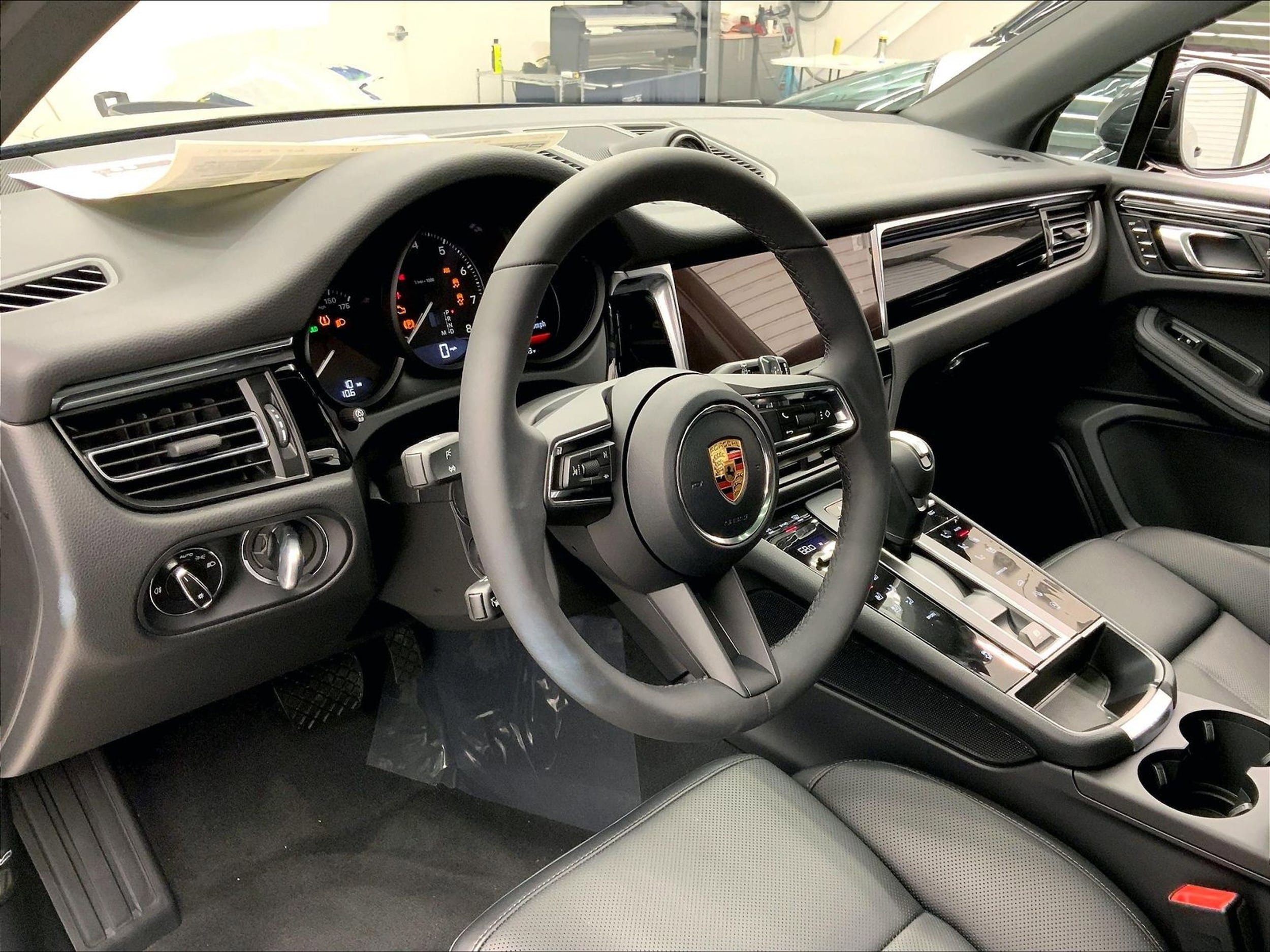 New 2026 Porsche Macan AWD/4WD image 4
