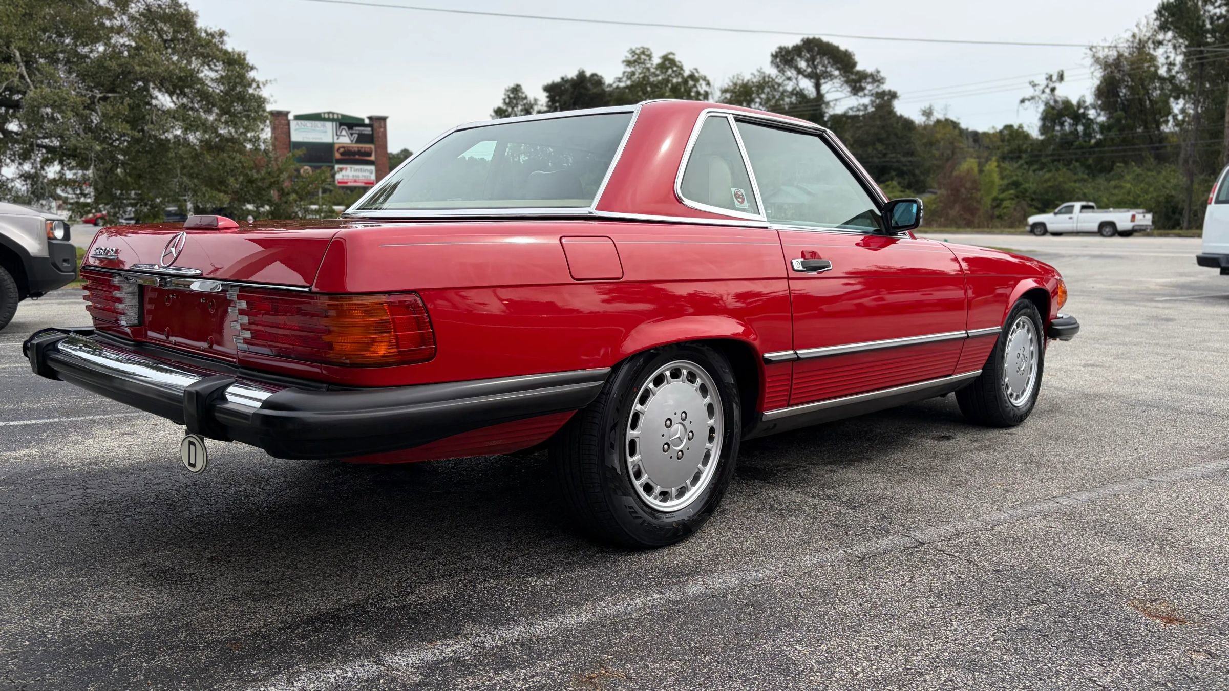 Used 1988 Mercedes-Benz 560 SL image 6