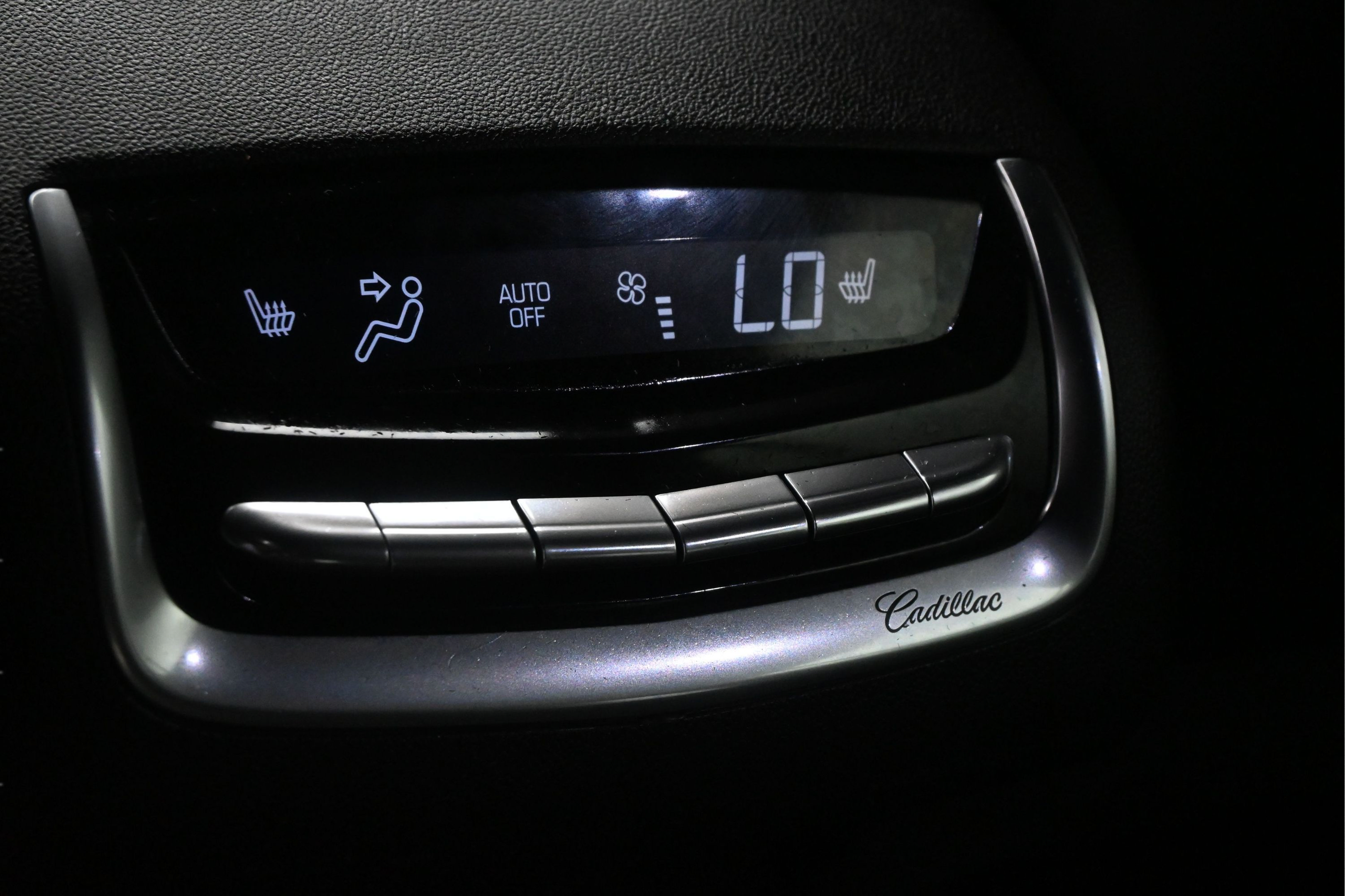 Used 2023 Cadillac XT6 Premium Luxury w/ Technology Package FWD image 18