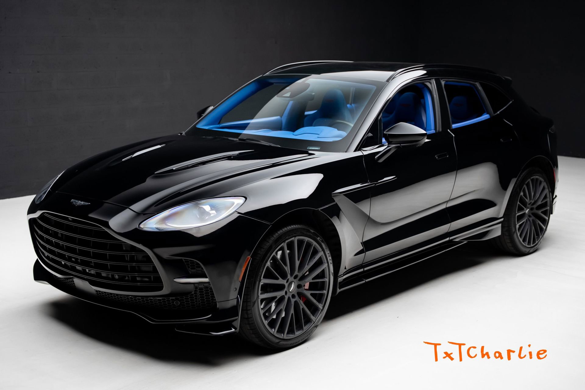 Used 2023 Aston Martin DBX 707 AWD/4WD image 1