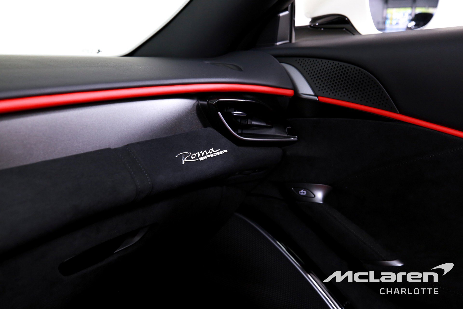 Used 2024 Ferrari Roma Spider image 23