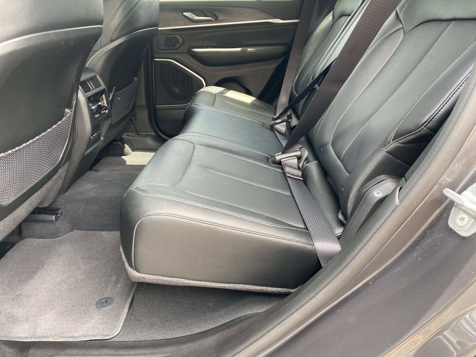 Used 2026 Jeep Grand Cherokee Limited AWD/4WD image 19