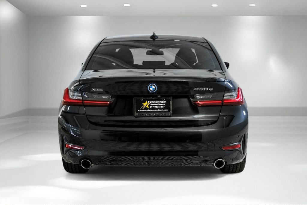 Used 2022 BMW 330e xDrive w/ Driving Assistance Package image 10