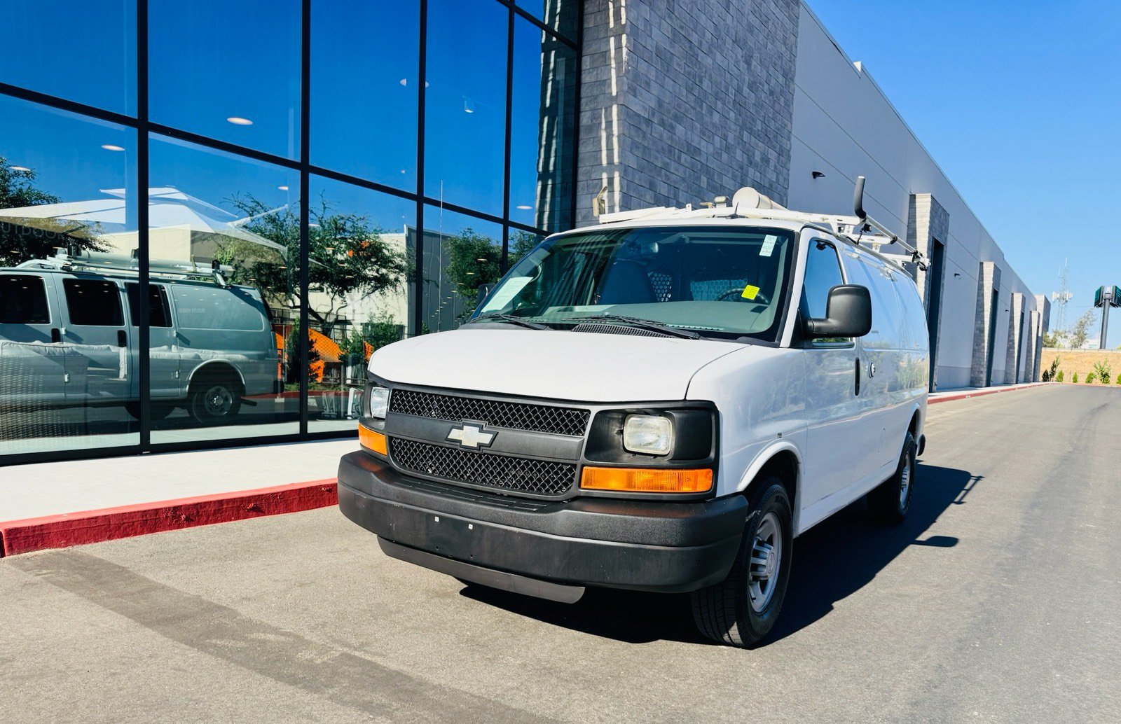 Used 2015 Chevrolet Express 2500 RWD image 10
