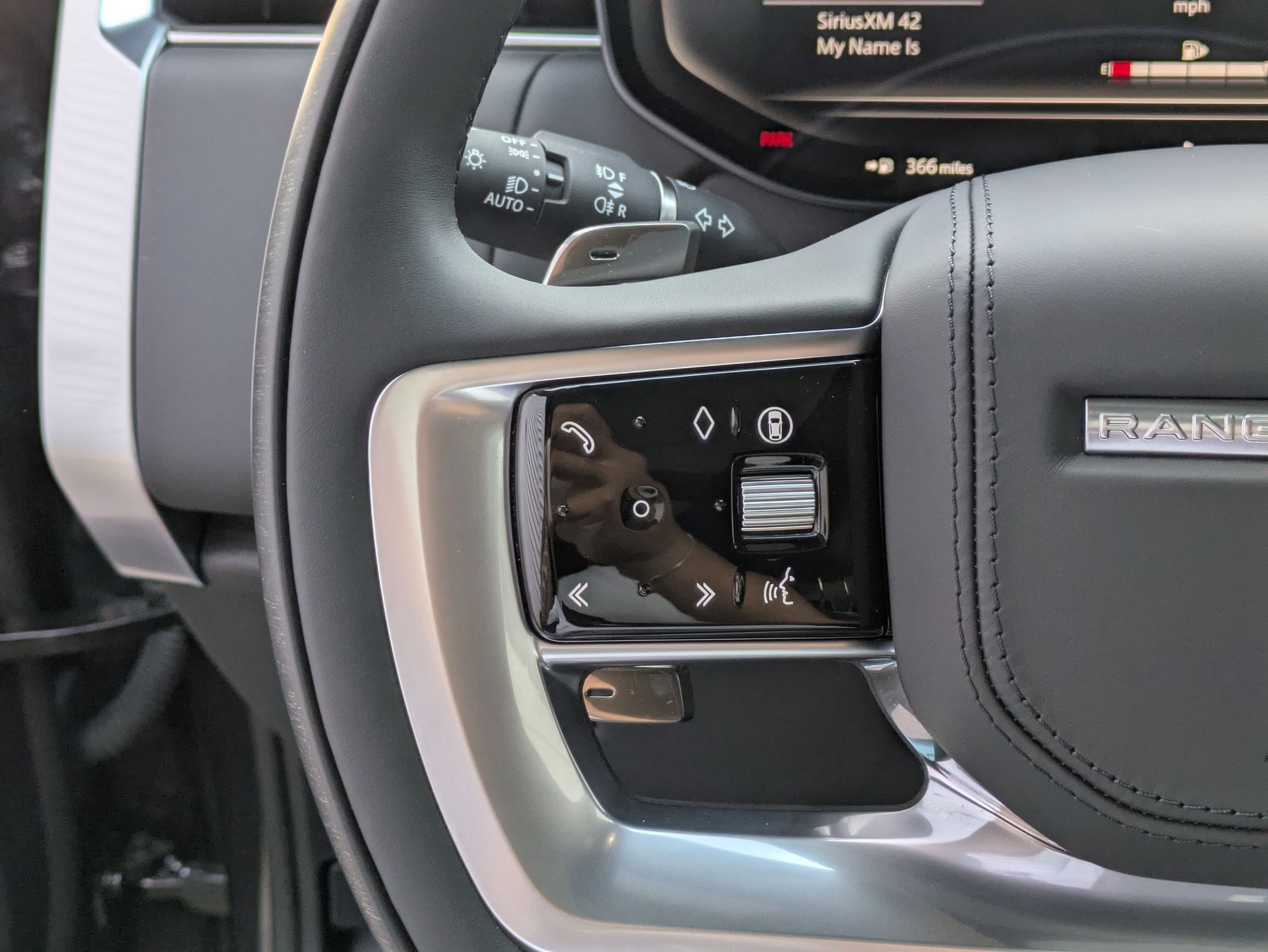 New 2025 Land Rover Range Rover Long Wheelbase Autobiography image 17