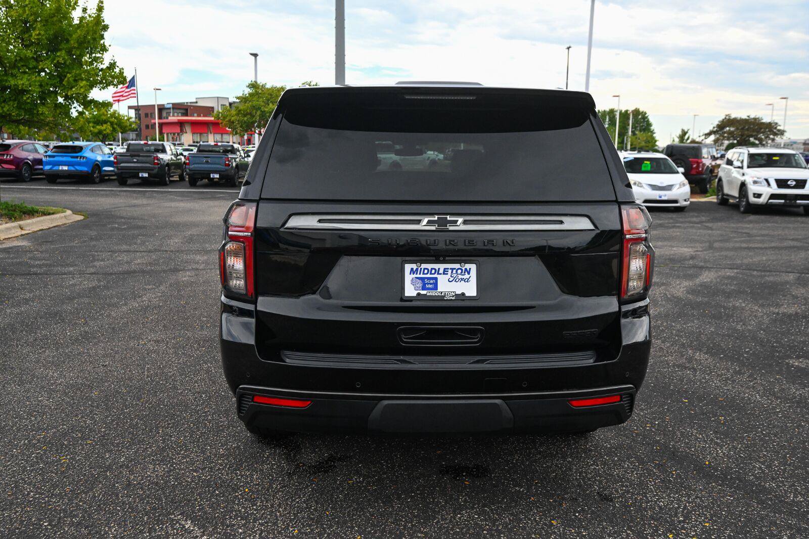 Used 2021 Chevrolet Suburban Z71 w/ Z71 Signature Package AWD/4WD image 6