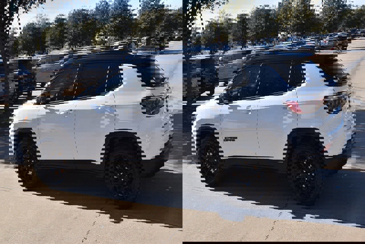 Used 2024 Jeep Compass Latitude w/ Altitude Special Edition image 11