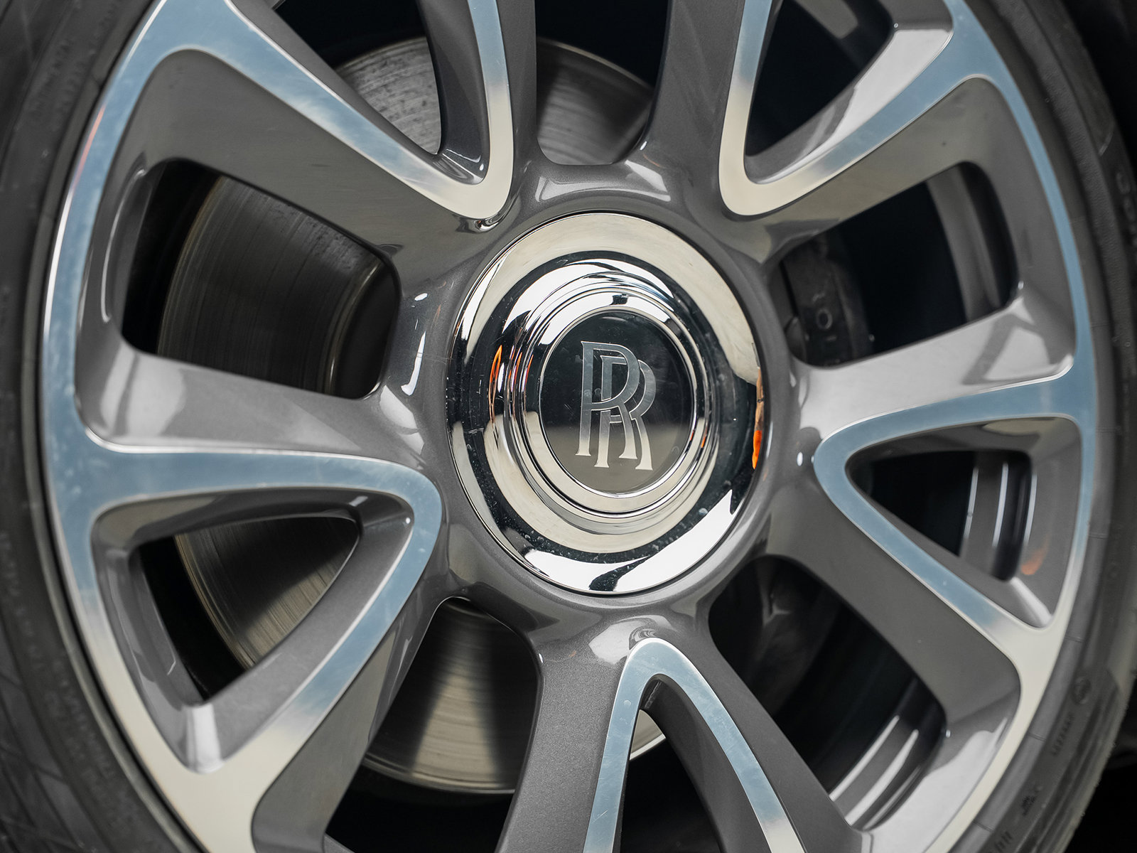 Used 2016 Rolls-Royce Wraith RWD image 21