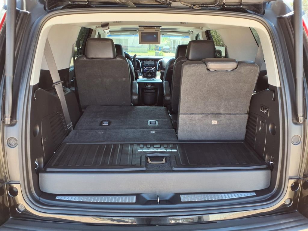 Certified 2018 Cadillac Escalade Premium Luxury image 11