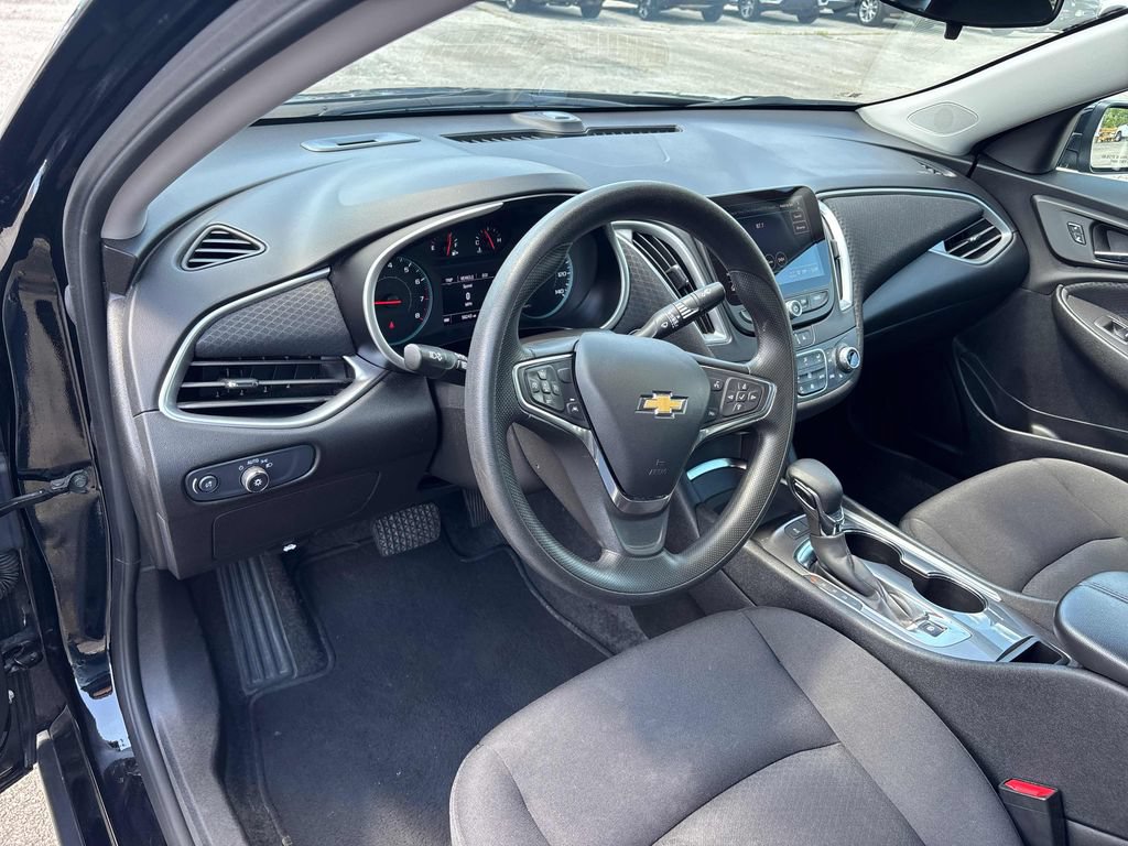 Used 2025 Chevrolet Malibu LT FWD image 11