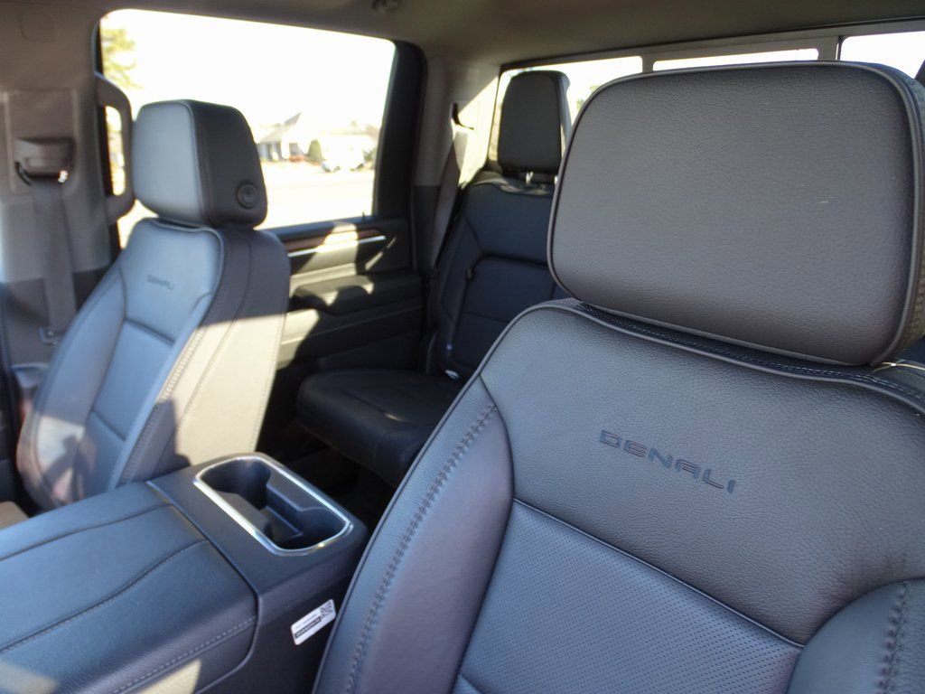 Used 2025 GMC Sierra 2500 Denali w/ Denali Reserve Package image 10