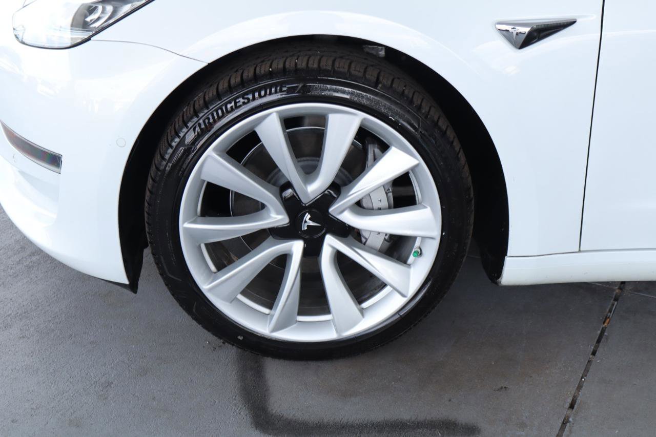 Used 2018 Tesla Model 3 Long Range RWD image 13