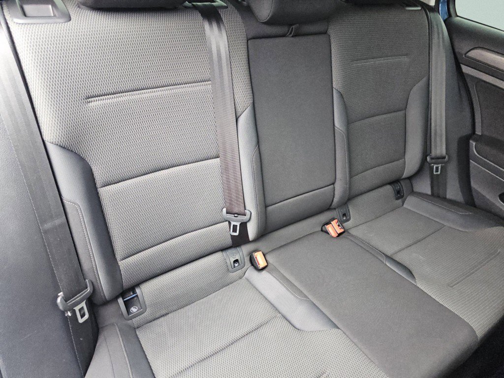 Used 2019 Volkswagen Golf S image 25