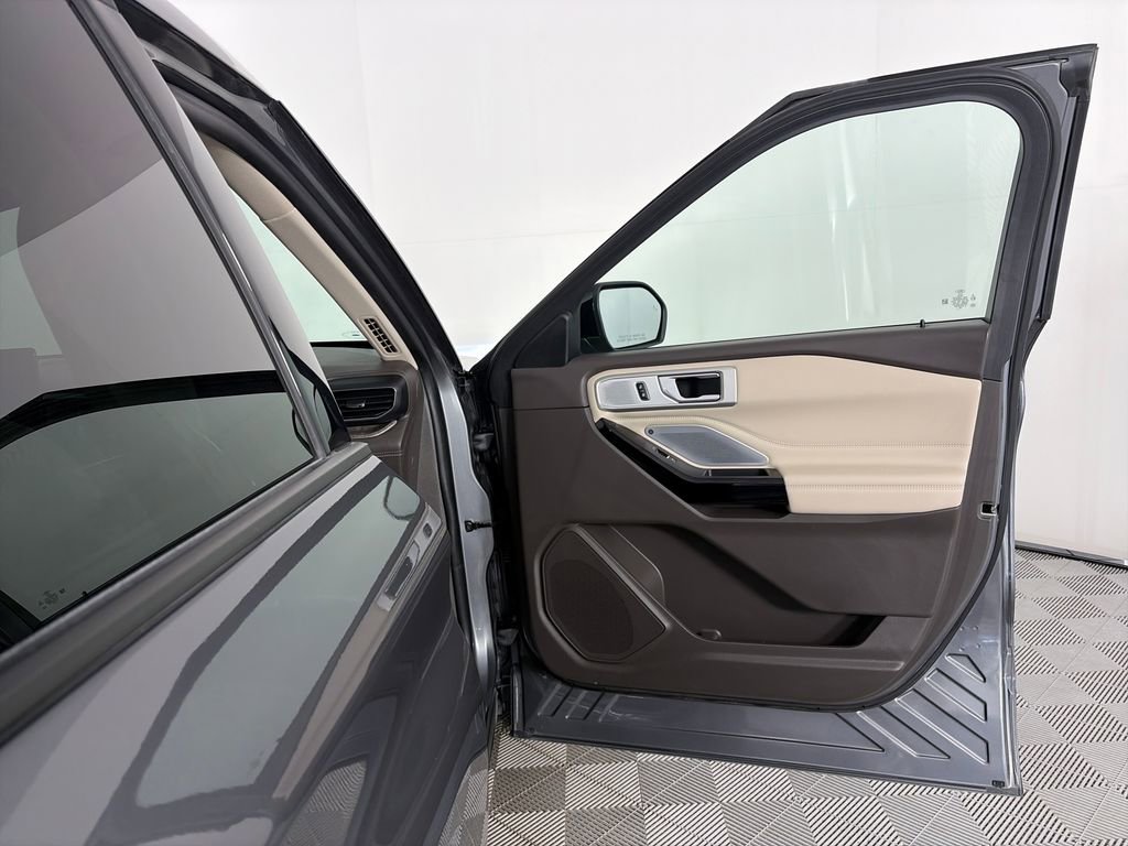 Certified 2021 Ford Explorer Platinum w/ Equipment Group 601A image 31