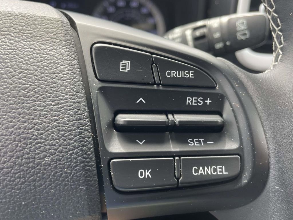 Used 2022 Hyundai Venue Limited image 22