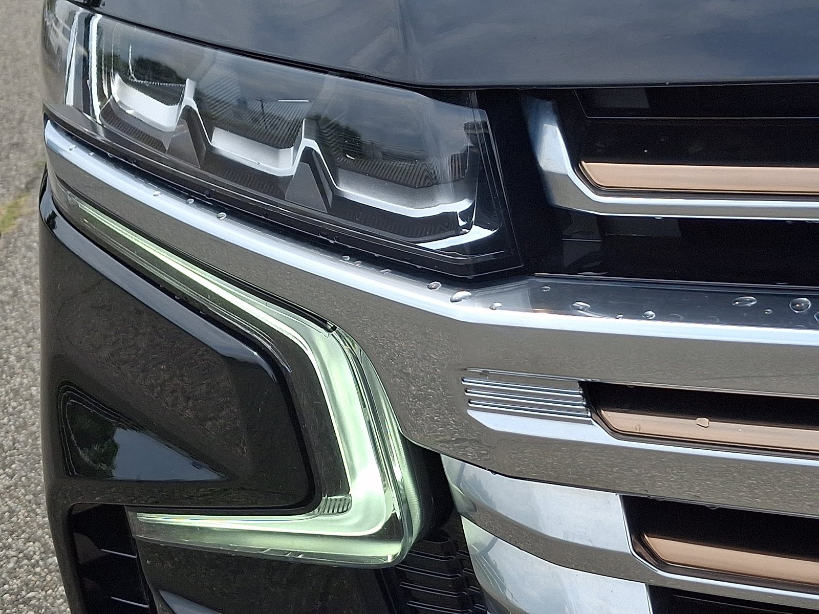 Used 2024 Chevrolet Tahoe High Country w/ Max Trailering Package AWD/4WD image 9