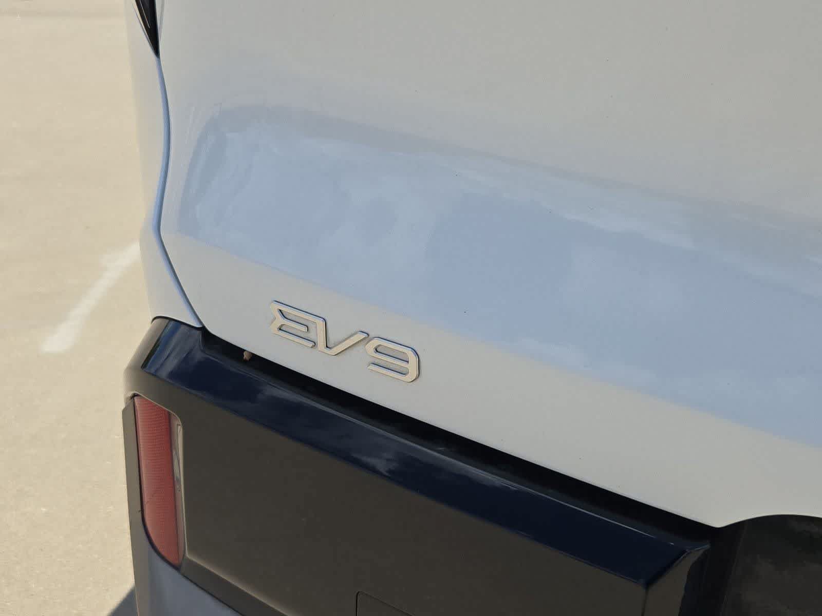 Certified 2024 Kia EV9 GT-Line AWD/4WD image 11