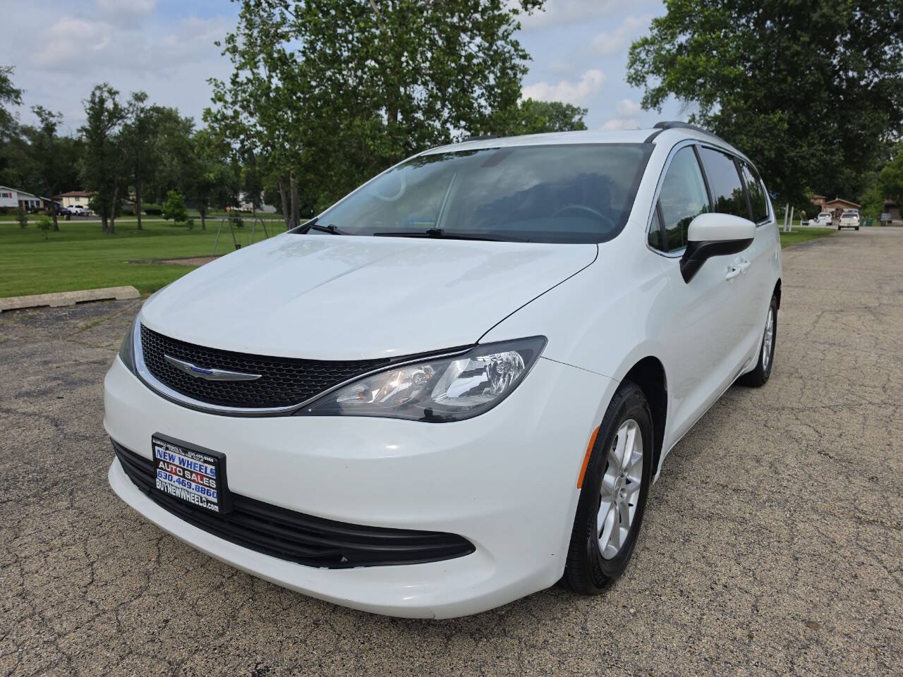 Used 2020 Chrysler Voyager LX w/ Cold Weather Group FWD image 1