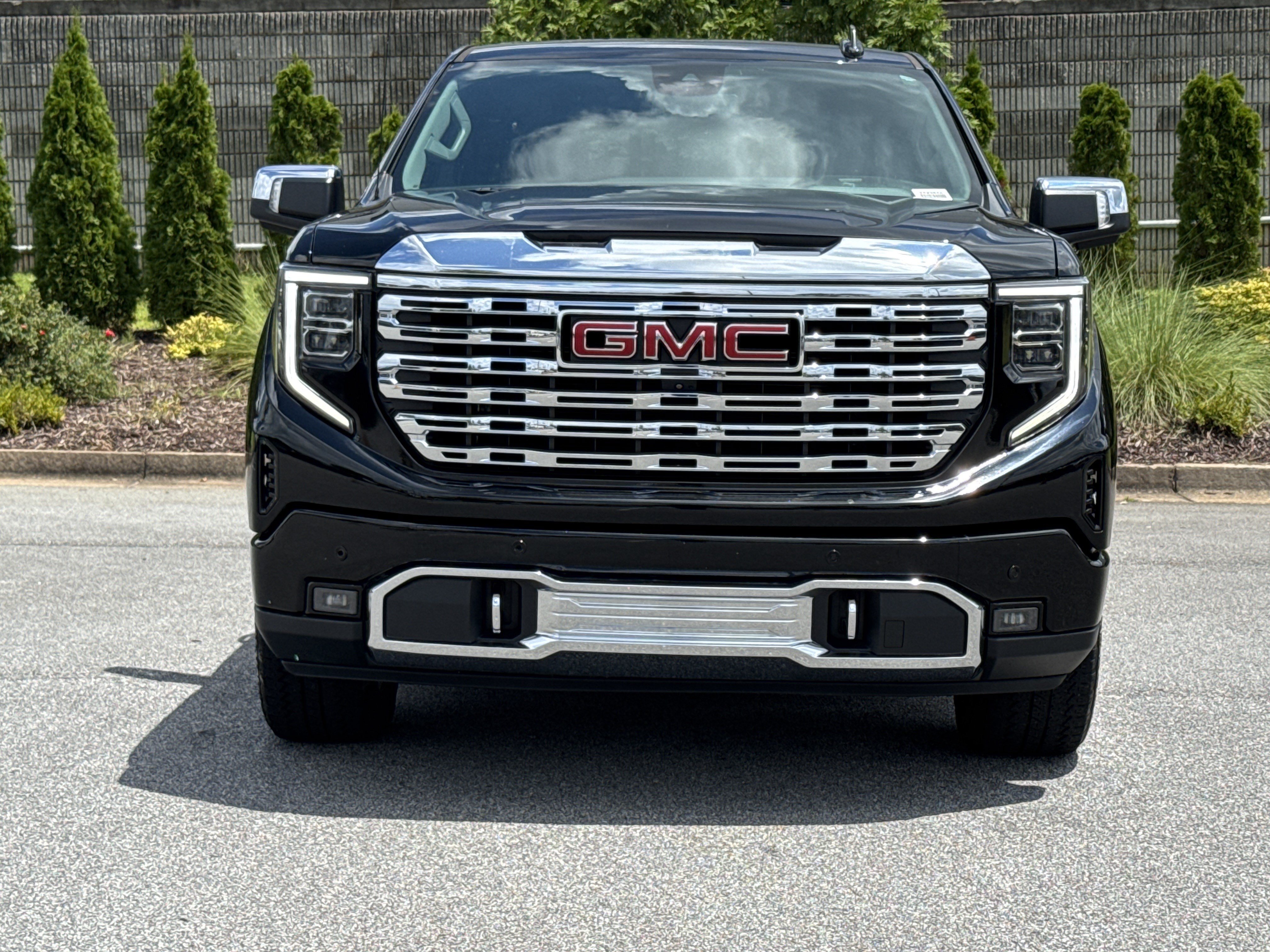 Used 2023 GMC Sierra 1500 Denali AWD/4WD image 3