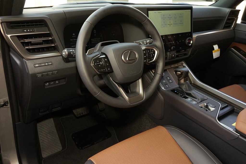 Used 2025 Lexus GX 550 image 8