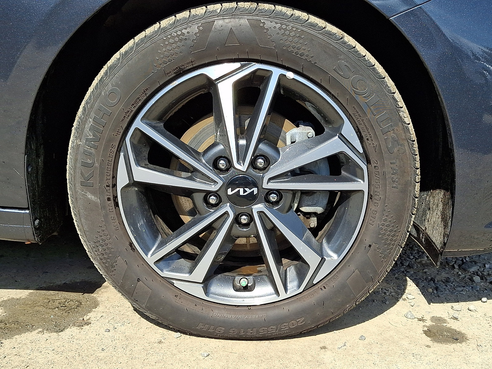 Used 2023 Kia Forte LXS w/ LXS Technology Package image 9