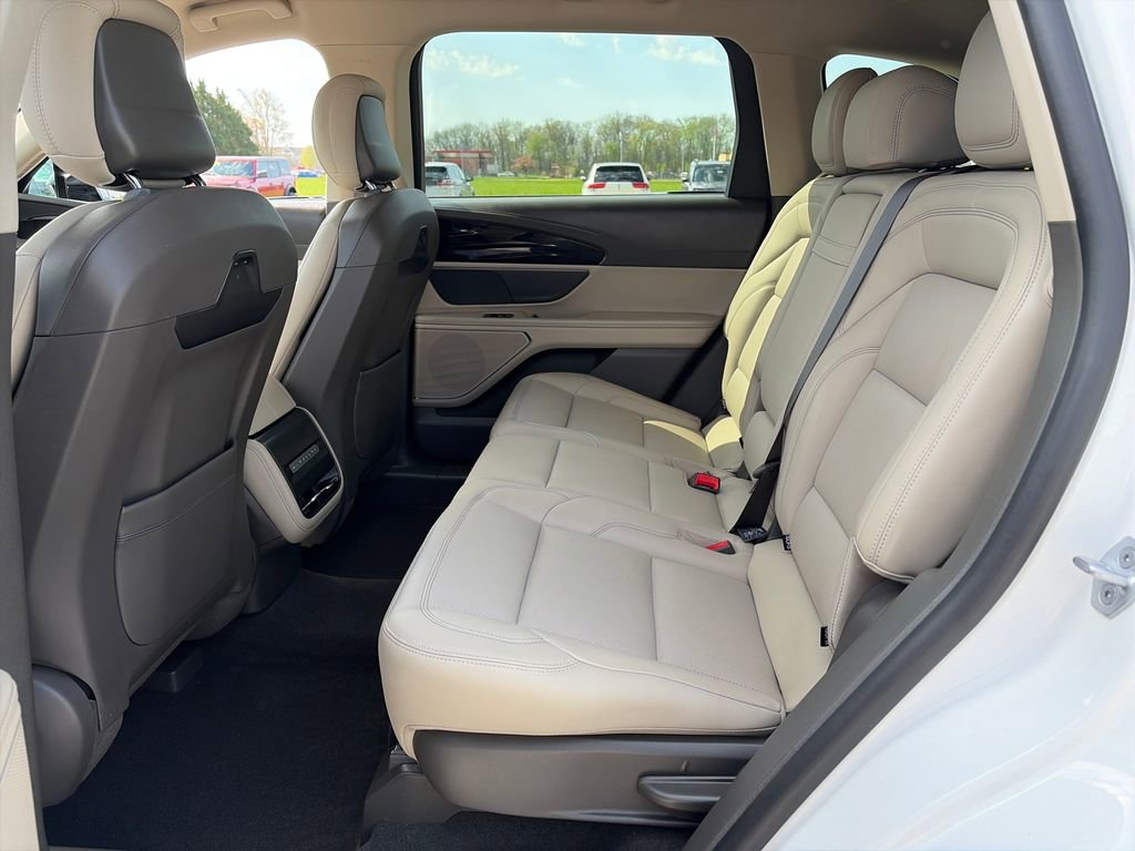 Used 2025 Lincoln Nautilus Premier AWD/4WD image 26