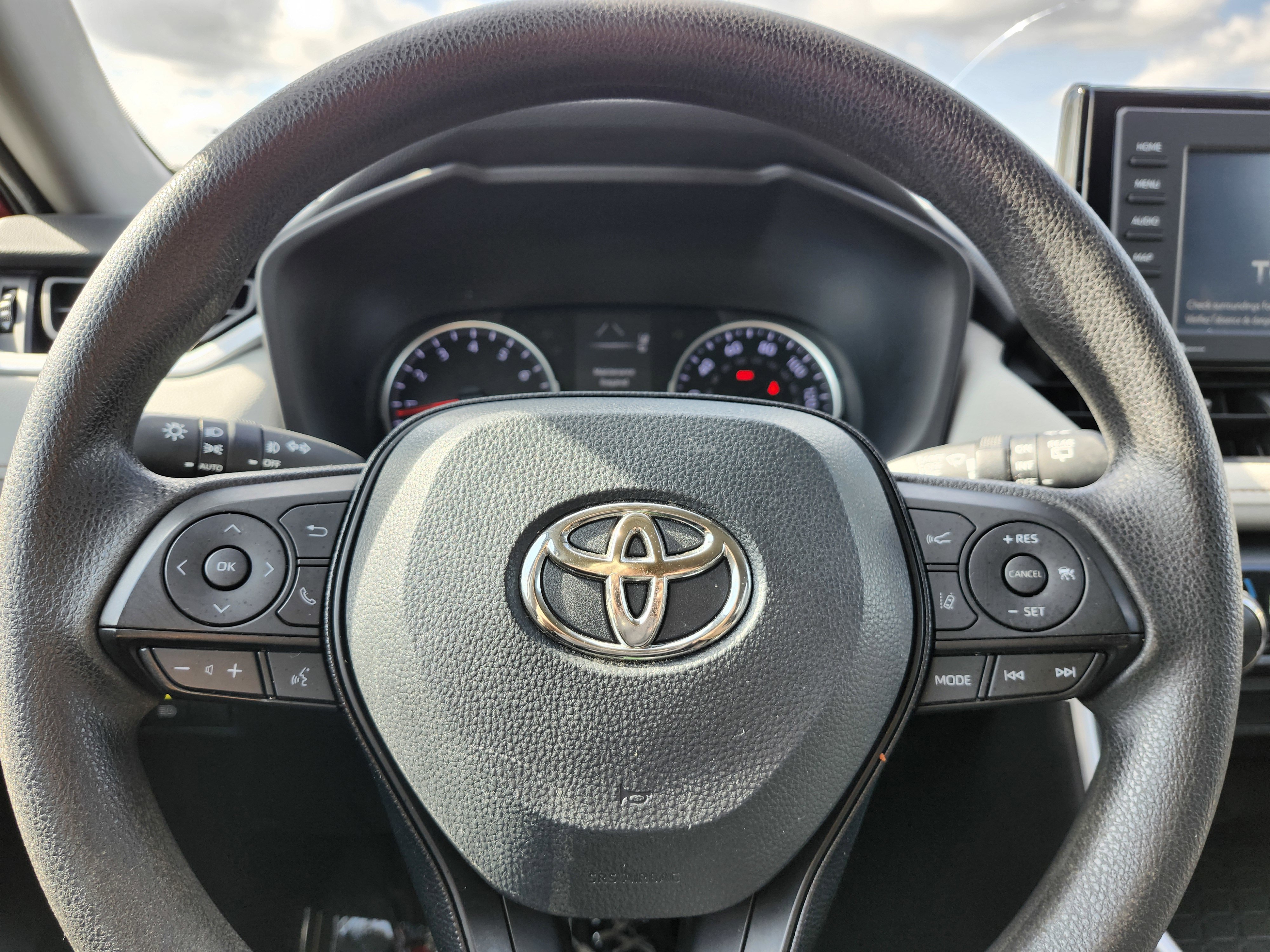 Used 2021 Toyota RAV4 XLE image 20