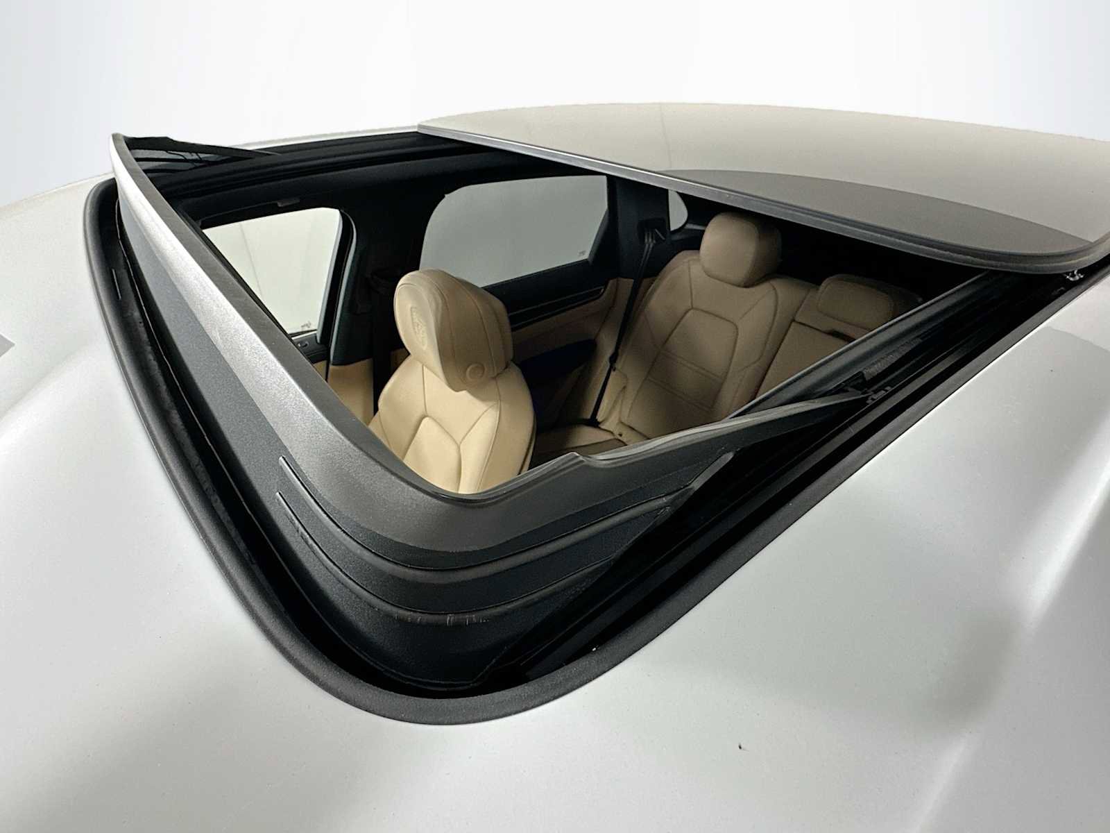 Certified 2022 Porsche Cayenne E-Hybrid image 22