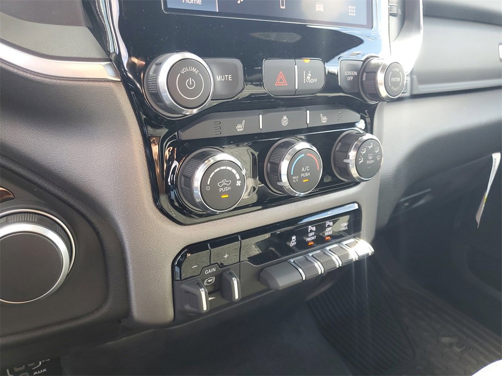 New 2025 RAM 1500 4x4 Crew Cab image 17